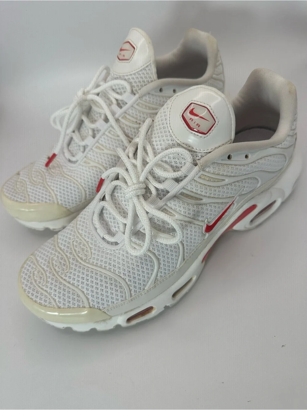 Nike Air Max Plus TN Sneakers Womens Siz 10 White Red Athletic Trainer CZ9337100